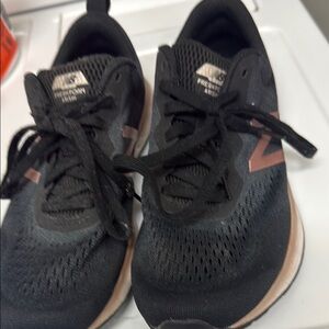 New Balance women’s Freh Foam Arishi  sz 7.5 Black and Pink Sneakers